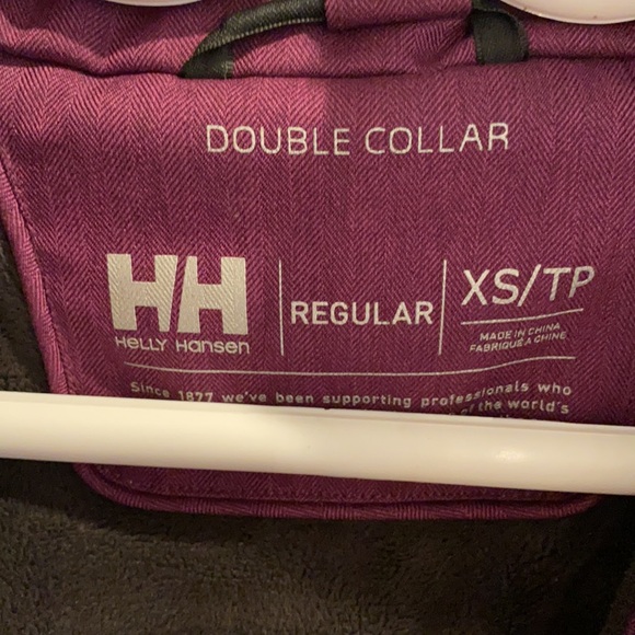 Helly Hansen XS purple ski/snowboard jacket - Picture 2 of 6